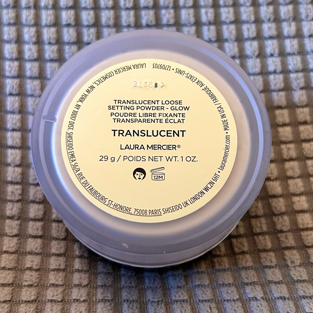 Laura Mercier Translucent Loose Setting Powder - Glow - Picture 4 of 4